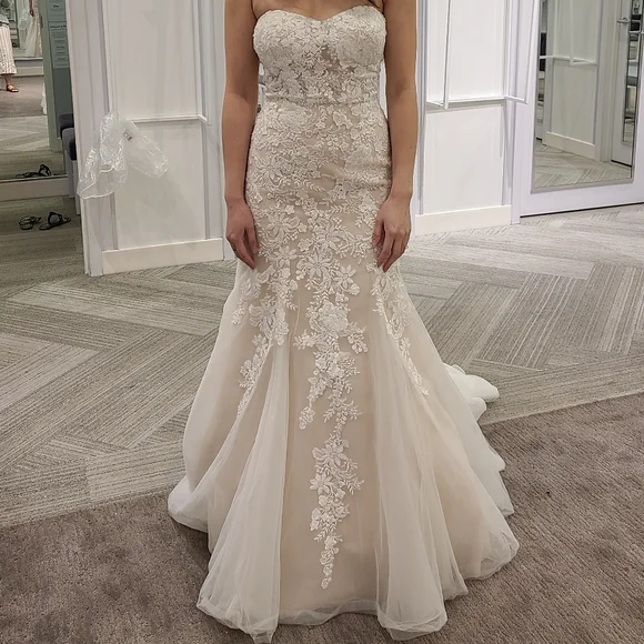 David's Bridal | Dresses | Beaded Lace And Tulle Mermaid Dress | Poshmark